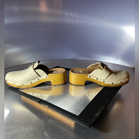 Dr. Scholl’s Shoes Cream Slip-On Closed-Toed Clogs, size 7.5M - Picture 6 of 6